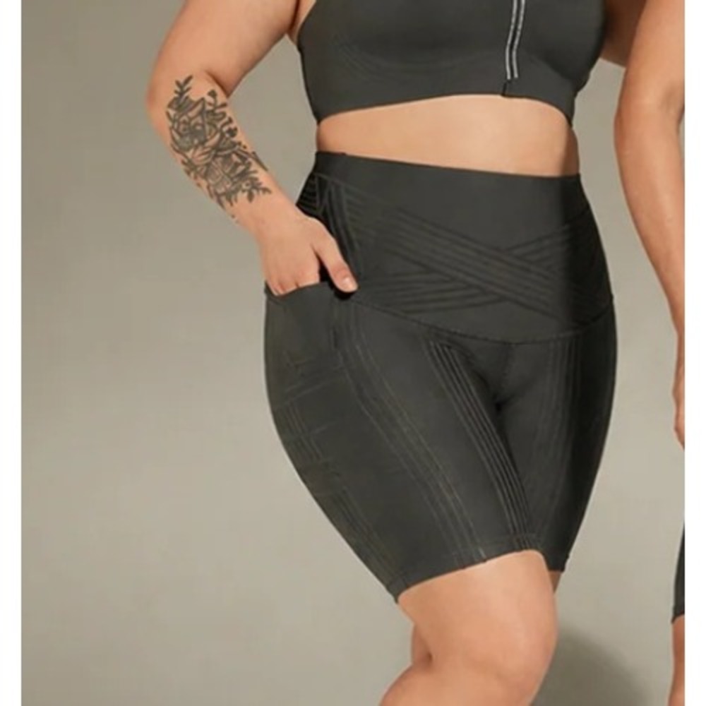 NEW Fanka Body Sculpt‎ Side Pocket 9" Biker Shorts Activewear Athleisure Size 16